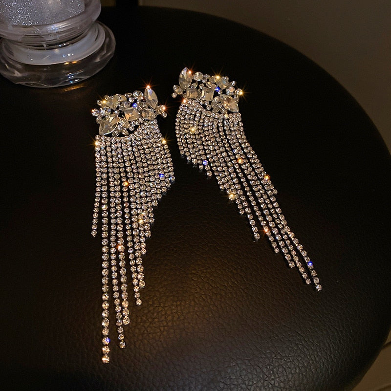 Boucles d'oreilles longues scintillantes pleines de cristal pendantes pour les mariages et les fêtes cadeau de bijoux de déclaration