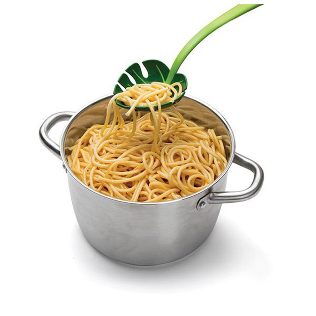 Cuillère de service fendue en forme de feuille de Monstera pour spaghetti et salade